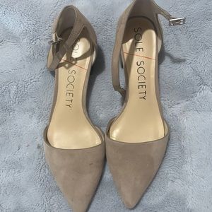 Nude small heel shoes